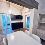 Dante's Patio アパート